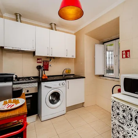 Whome Experience Like A Local In Alfama Lizbona