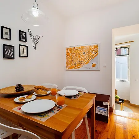 Whome Experience Like A Local In Alfama Lizbona